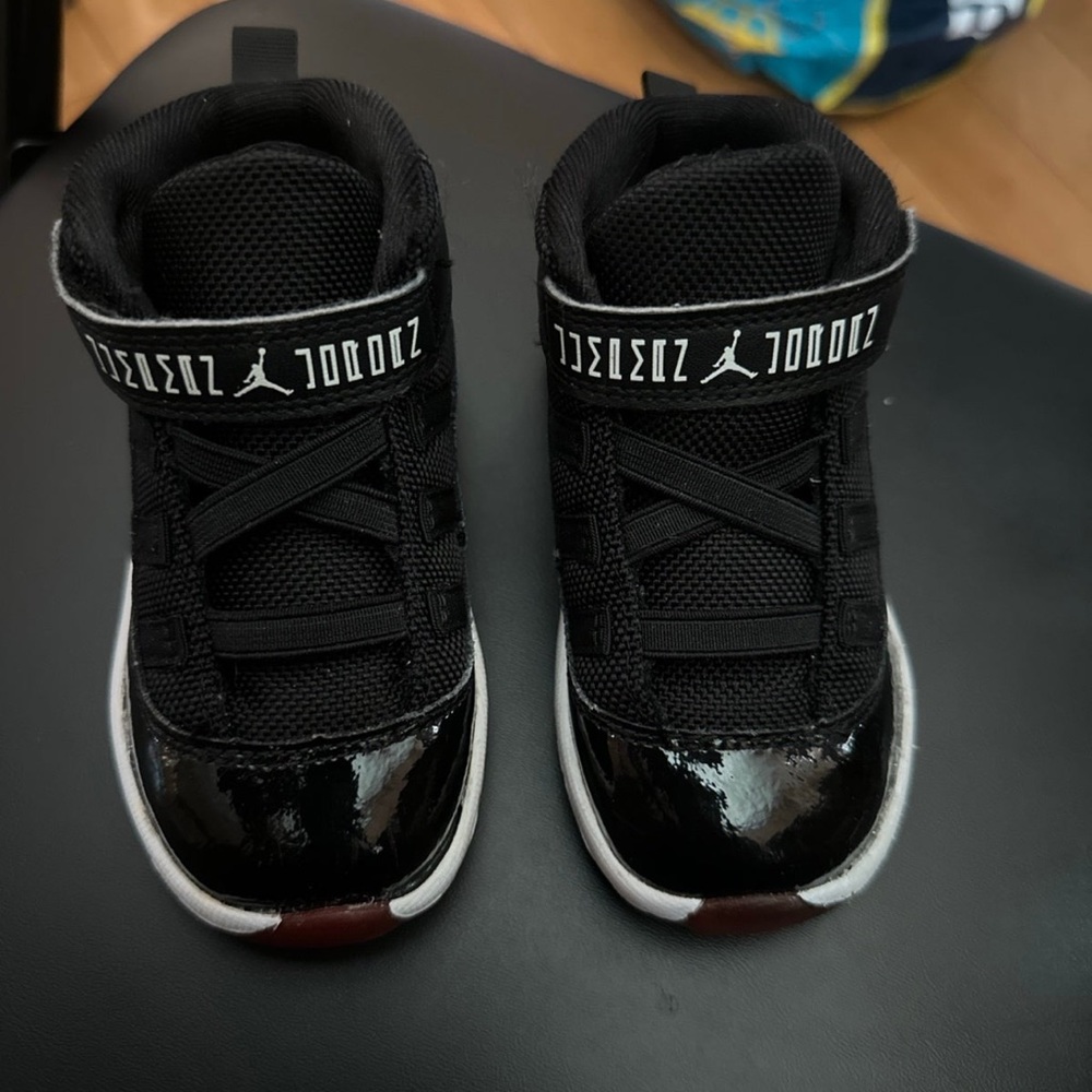 Jordan retro 11 bred